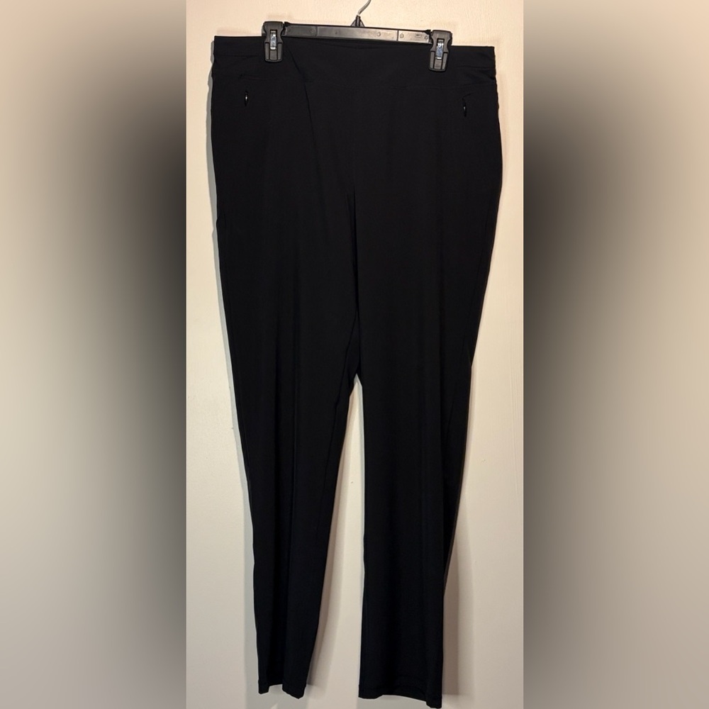 Chico’s Zenergy Black Straight Leg Pants 4 Zipper Pockets Comfort Size 12R